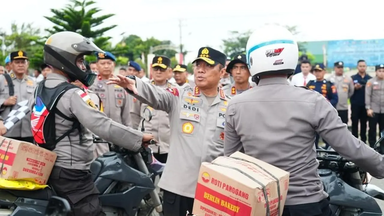 Wakapolri Komjen Dedi Prasetyo Meninjau Kondisi Wilayah Terdampak Banjir Di Kabupaten Aceh Utara, Provinsi Aceh, Sabtu (27/12/2025). (dok Istimewa)