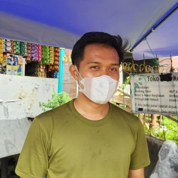Tumpukan Sampah di Ciputat Ganggu Pedagang Bunga, Bau Busuk Keluhkan Pembeli