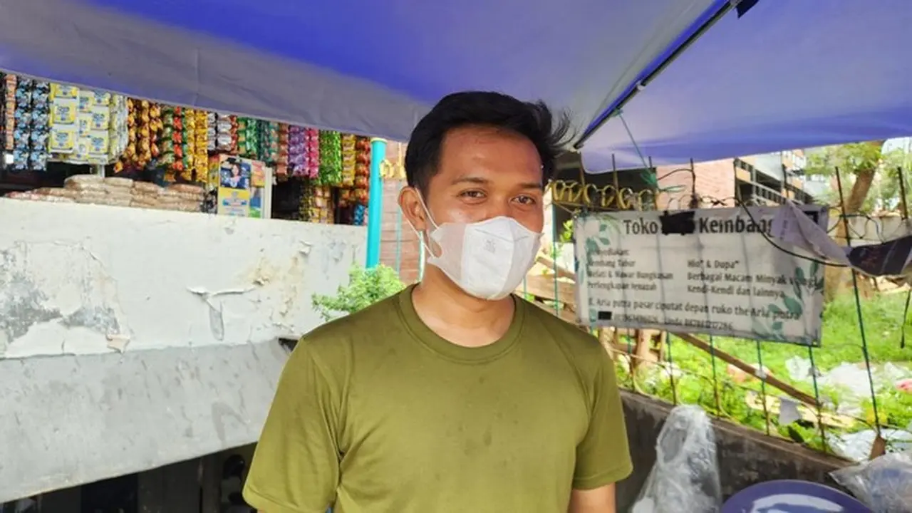 Pedagang Bunga Di Ciputat, Rizal (adrial Akbar/detikcom)