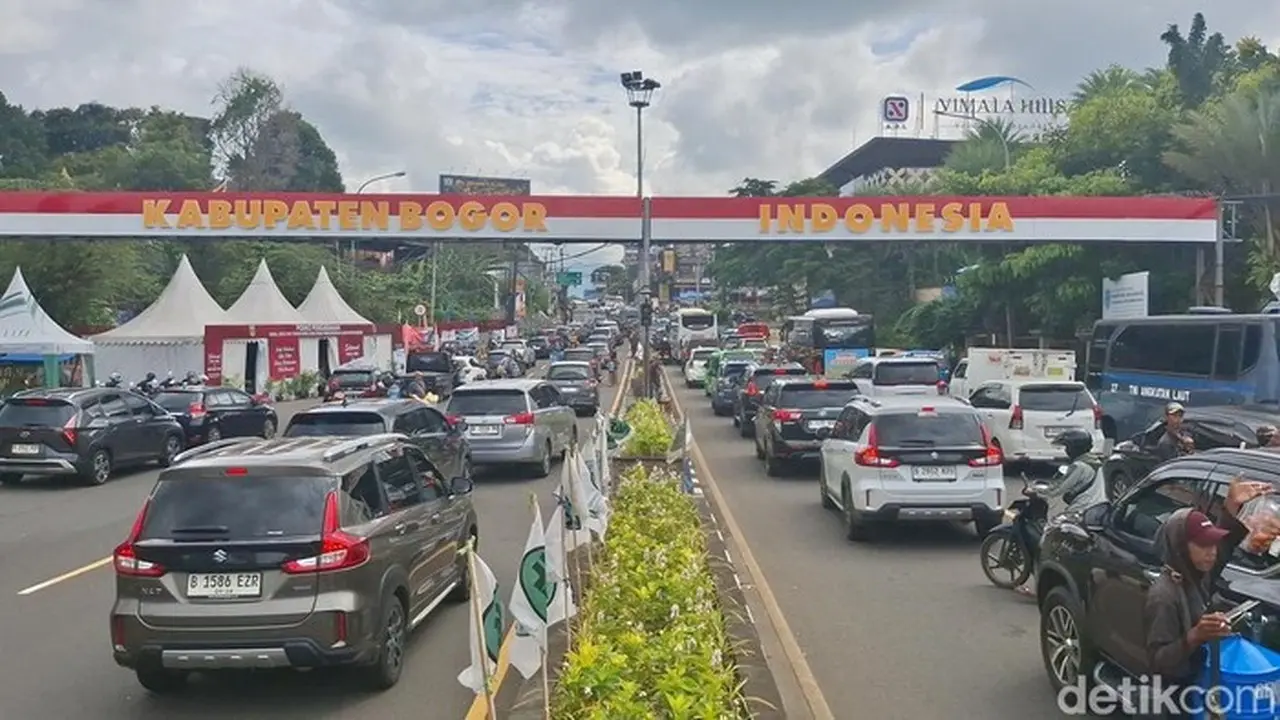 Foto: Potret Jalan Raya Puncak, Bogor. (sholihin/detikcom)