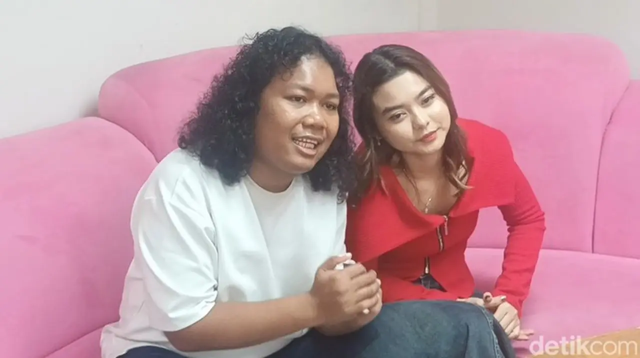 Marshel Widianto Dan Cesen Saat Ditemui Di Kawasan Trans Tv. Foto: Muhammad Aditya Dzaky Reinaldi/detikhot