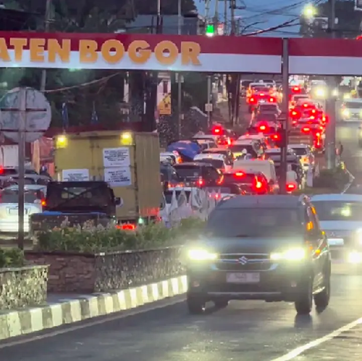 Jelang Tahun Baru, 54 Ribu Kendaraan Padati Jalur Puncak Bogor Hari Ini