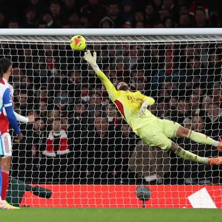 Penyelamatan Gemilang David Raya Pastikan Kemenangan Arsenal atas Brighton