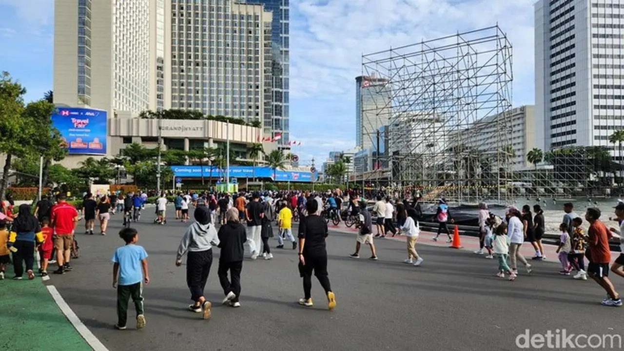 Panggung Disiapkan Di Bundaran Hi (adrial/detikcom)
