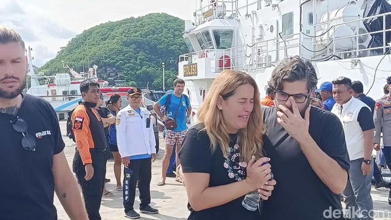 Mar Martinez Ortuno, Istri Pelatih Tim B Wanita Los Che, Valencia Cf, Martin Carreras Fernando. Ia Adalah Korban Selamat Kapal Wisata Tenggelam Di Labuan Bajo, Manggarai Barat, Nusa Tenggara Timur (ntt), Minggu (28/12/2025) Pagi. (ambrosius Ardin)