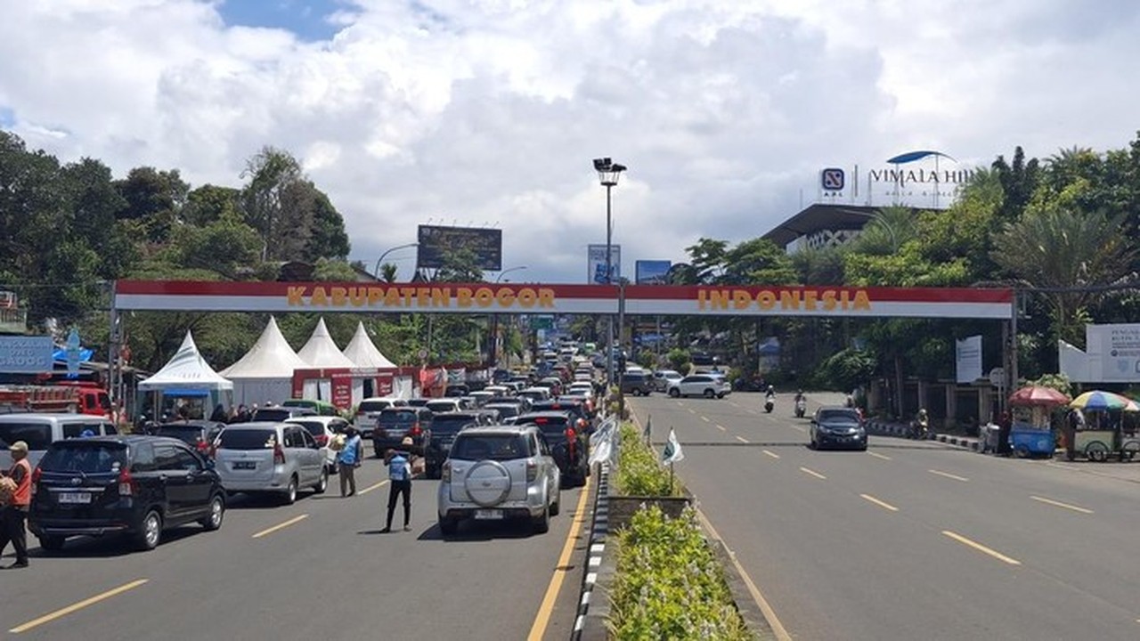 Arus Lalu Lintas Puncak Bogor Terpantau Landai, Rekayasa Terbatas Diberlakukan di Titik Kepadatan