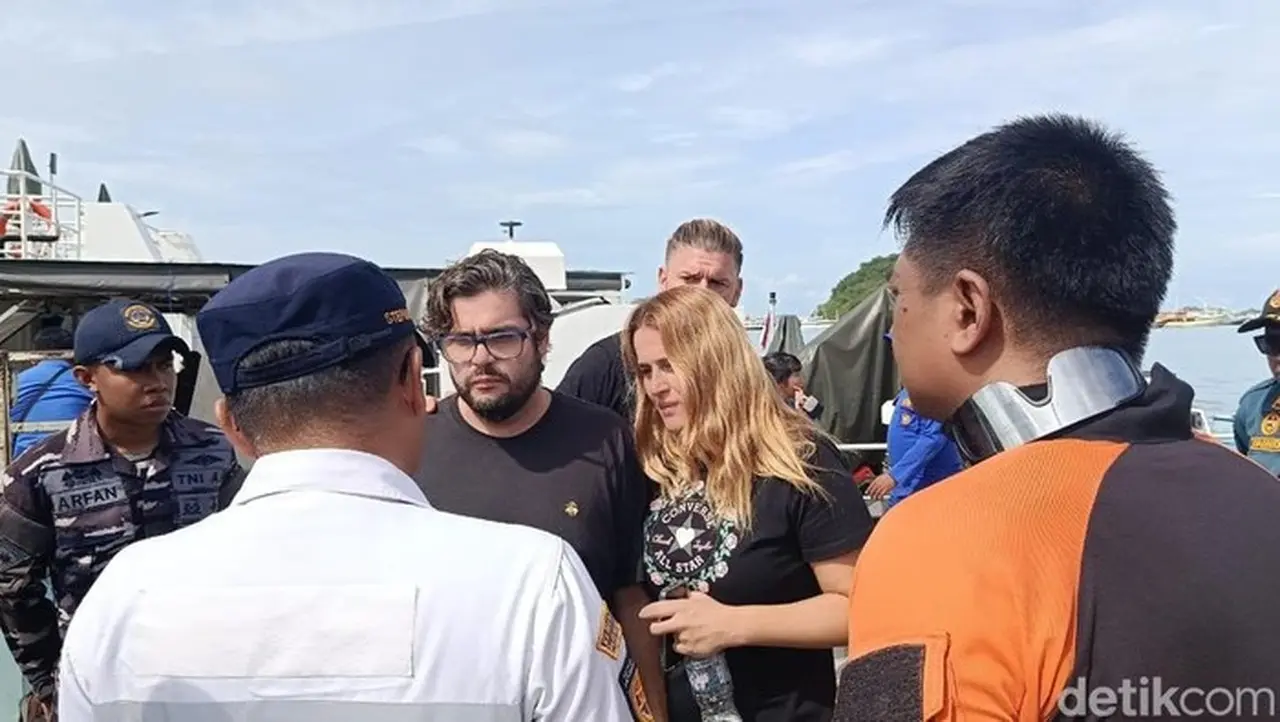 Mar Martinez Ortuno, Istri Pelatih Tim B Wanita Los Che, Valencia Cf, Martin Carreras Fernando. Ia Adalah Korban Selamat Kapal Wisata Tenggelam Di Labuan Bajo, Manggarai Barat, Ntt, Minggu (28/12/2025). (ambrosius Ardin/detikbali)