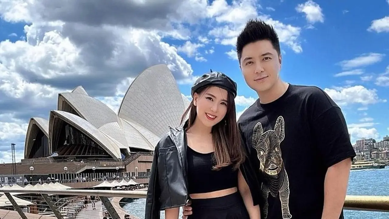 Angela Tee Dan Suami. Foto: Dok Instagram