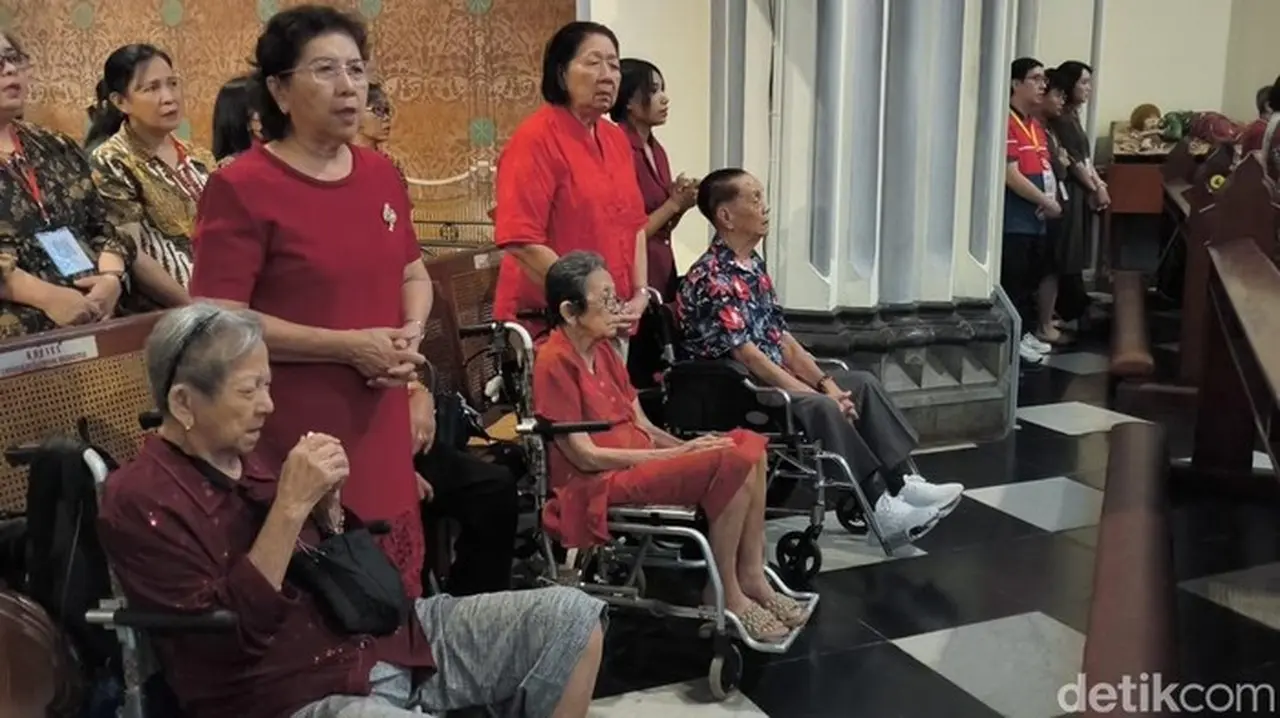 Foto: Gereja Katedral Jakarta Menggelar Misa Natal Khusus Lansia. (kurniawan F/detikcom)