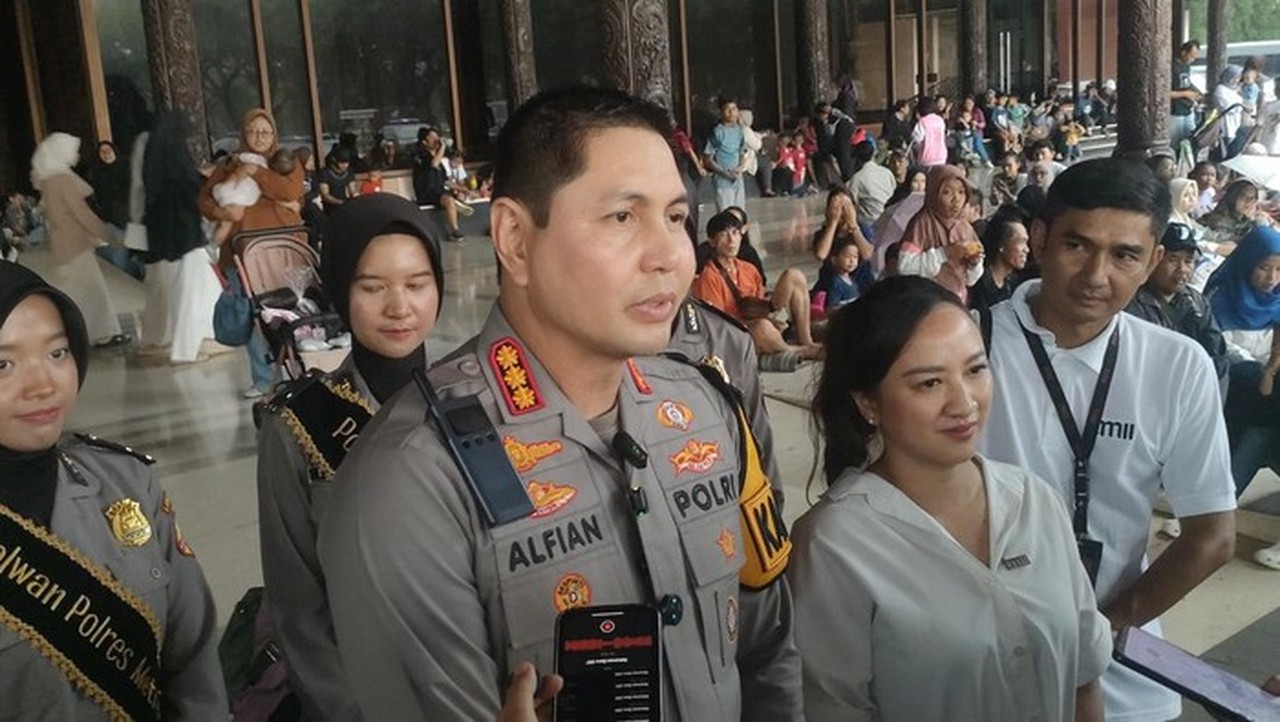 Polres Jaktim Kerahkan 277 Personel Amankan Malam Tahun Baru di TMII, Kembang Api Ditiadakan Polres Jaktim Kerahkan 277 Personel Amankan Malam Tahun Baru di TMII, Kembang Api Ditiadakan