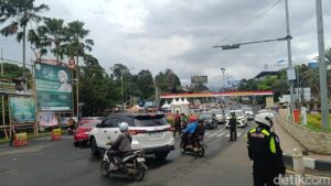 Sistem One Way Puncak Berakhir, Arus Kendaraan di Simpang Gadog Mengular