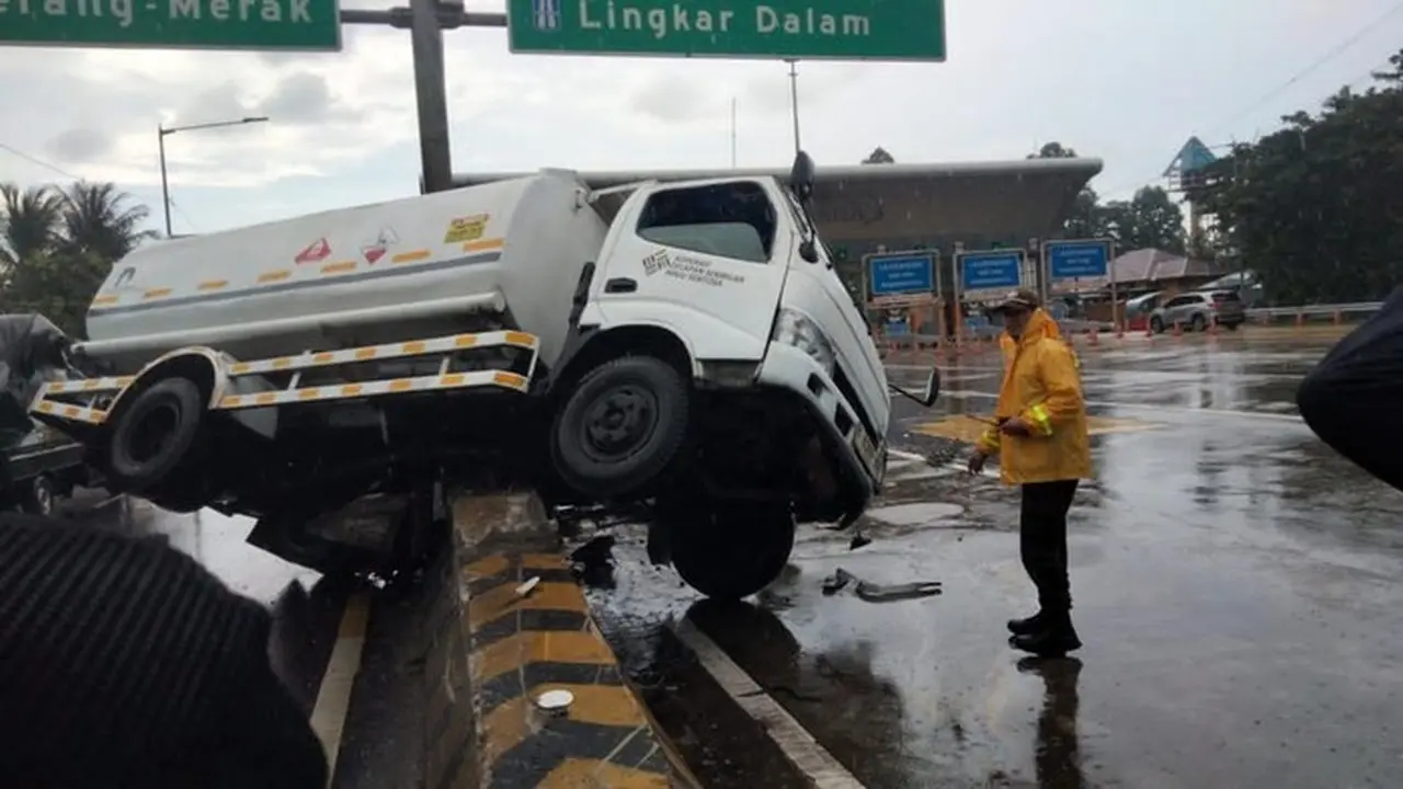Kecelakaan Truk Tangki Di Tol Jorr (foto: Dok. Istimewa)