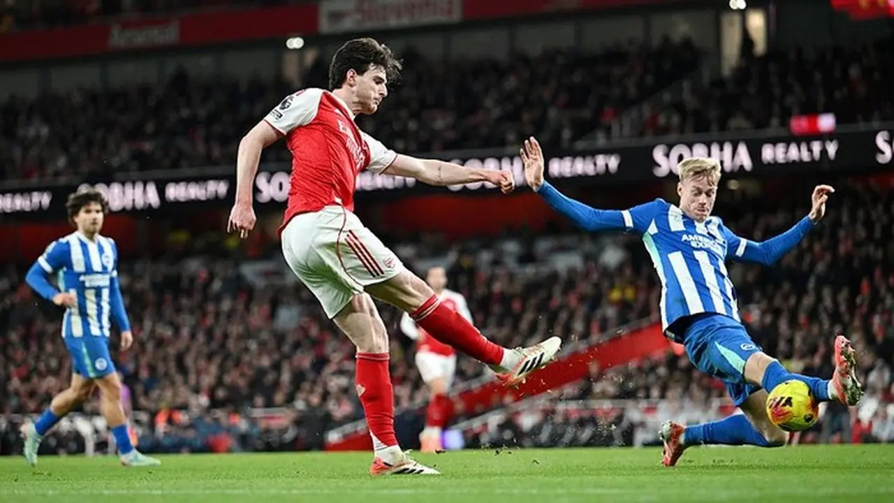 Aksi Declan Rice Saat Menjadi Full Back Kanan. (foto: Arsenal Fc Via Getty Images/david Price)