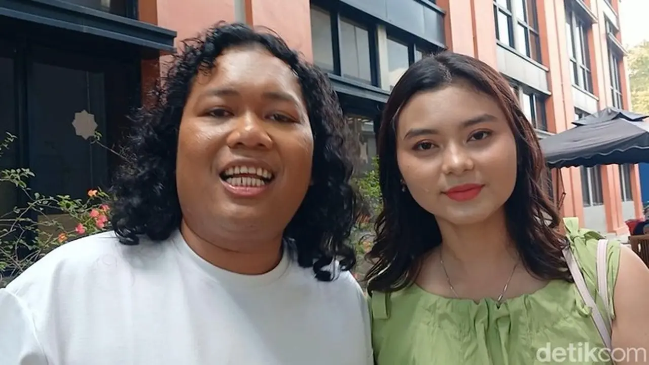 Kebersamaan Cesen Dengan Marshel Saat Ditemui Di Kawasan Trans Tv. Foto: Febryantino Nur Pratama