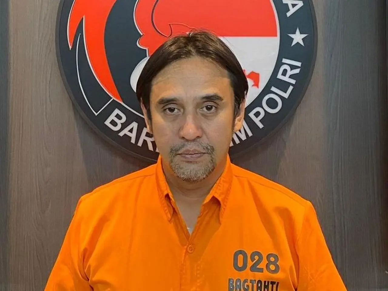 Foto: Tigran Denre Sonda, Buronan Peredaran Narkoba Saat Djakarta Warehouse Project Di Bali Menyerahkan Diri Ke Polisi. (dok.istimewa)