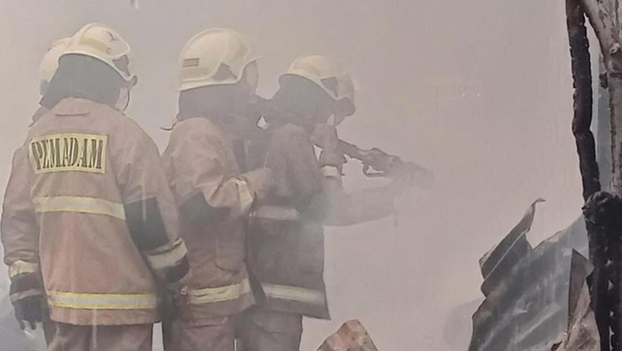 Papan Billboard Sarinah Terbakar Diduga Akibat Korsleting Listrik, Damkar Pastikan Tak Ada Korban