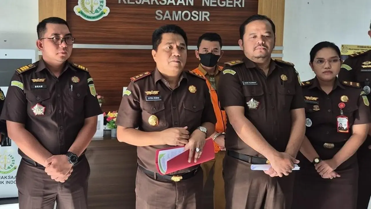 Foto: Kejari Samosir Saat Merilis Kasus Korupsi Bantuan Korban Bencana. (foto: Dok. Kejari Samosir)