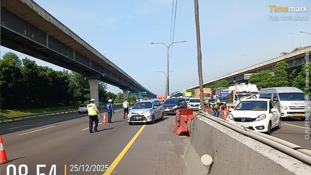 Volume Kendaraan Meningkat, Contraflow Kembali Berlaku di Tol Japek Km 55-65