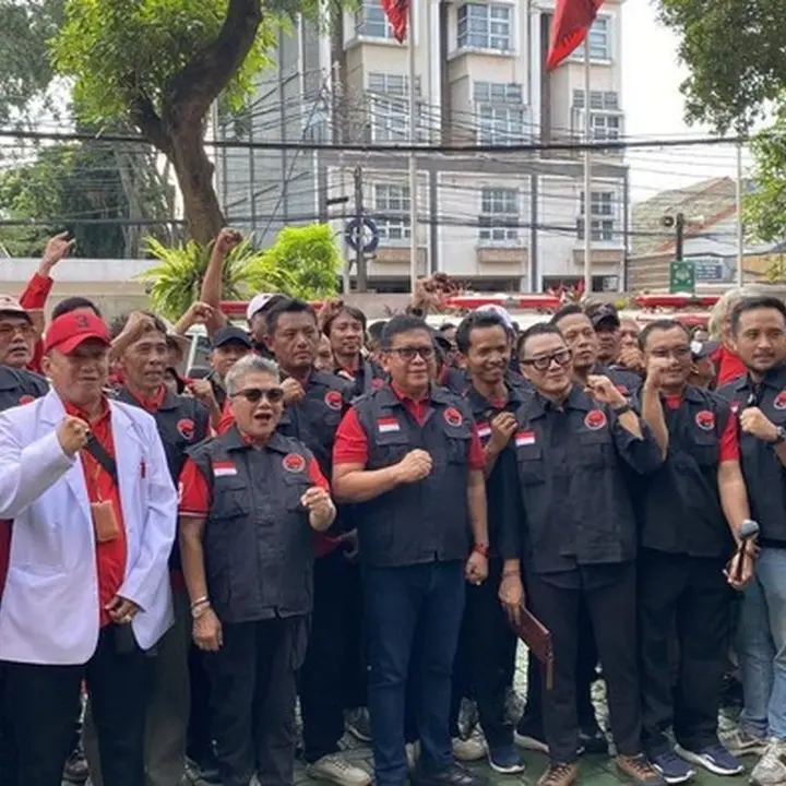 Megawati Peragakan Penggunaan Sarung Saat Darurat, Hasto Ungkap Detail Atensi Korban Bencana