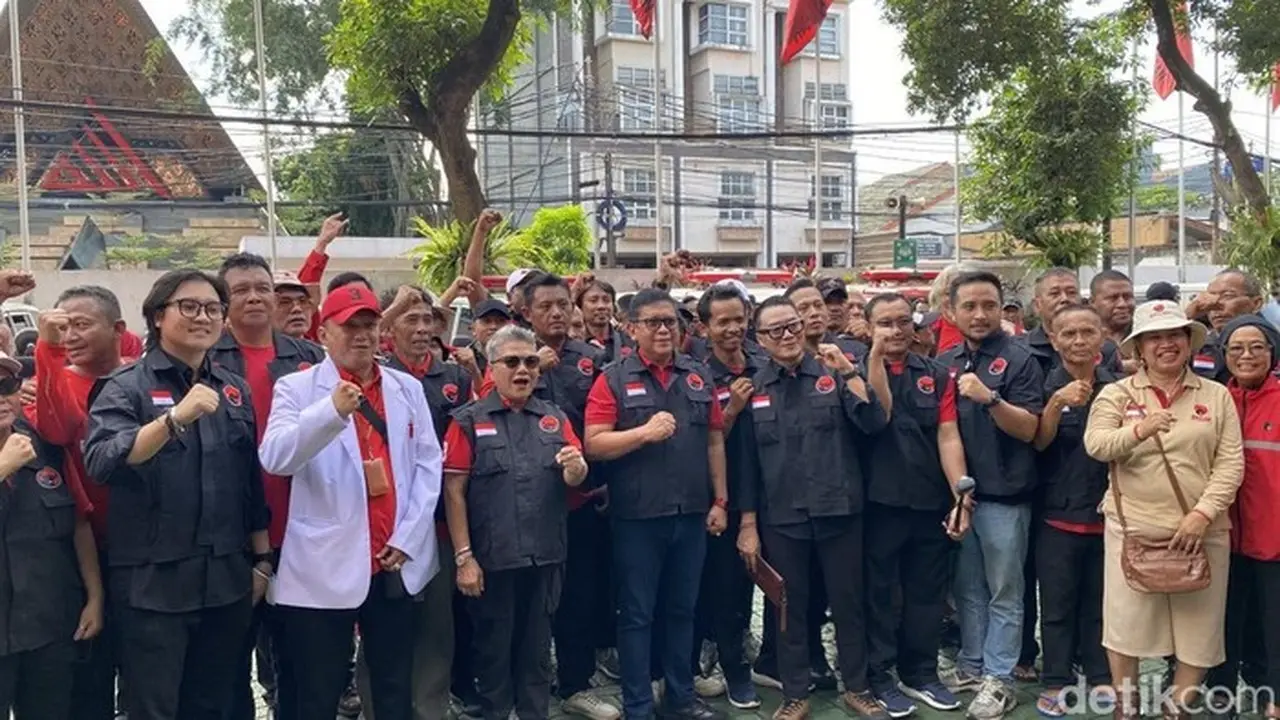 Sekjen Pdip Hasto Kristiyanto Dan Jajaran Di Sekolah Pdip, Lenteng Agung, Jakarta Selatan, Senin (29/12/2025). (devi Puspitasari/detikcom)