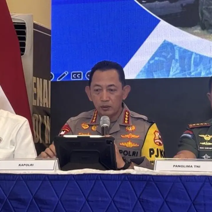 Kapolri Sebut 10.759 Personel Dikerahkan untuk Penanganan Bencana di Sumatera