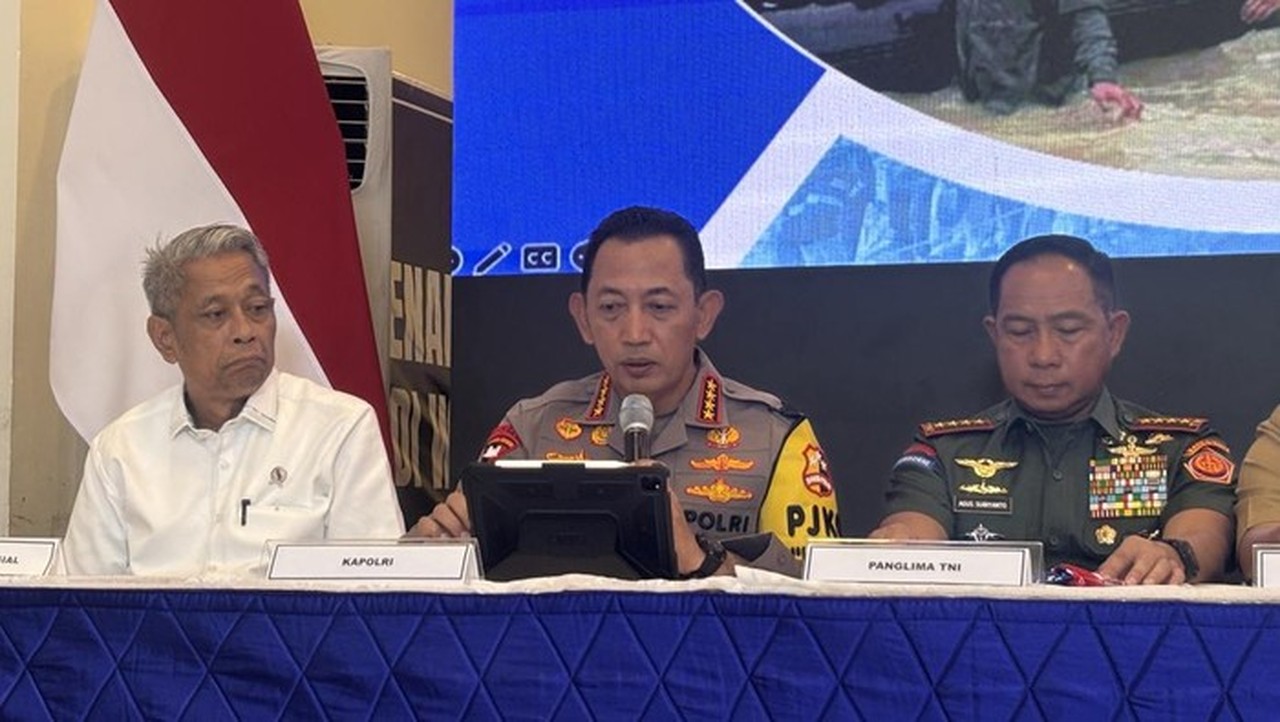 Kapolri Sebut 10.759 Personel Dikerahkan untuk Penanganan Bencana di Sumatera