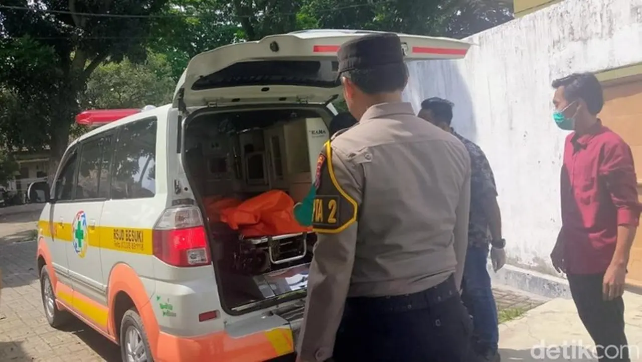 Sekeluarga Ditemukan Tewas Di Rumahnya Di Situbondo (chuk Shatu Widarsha/detikjatim)