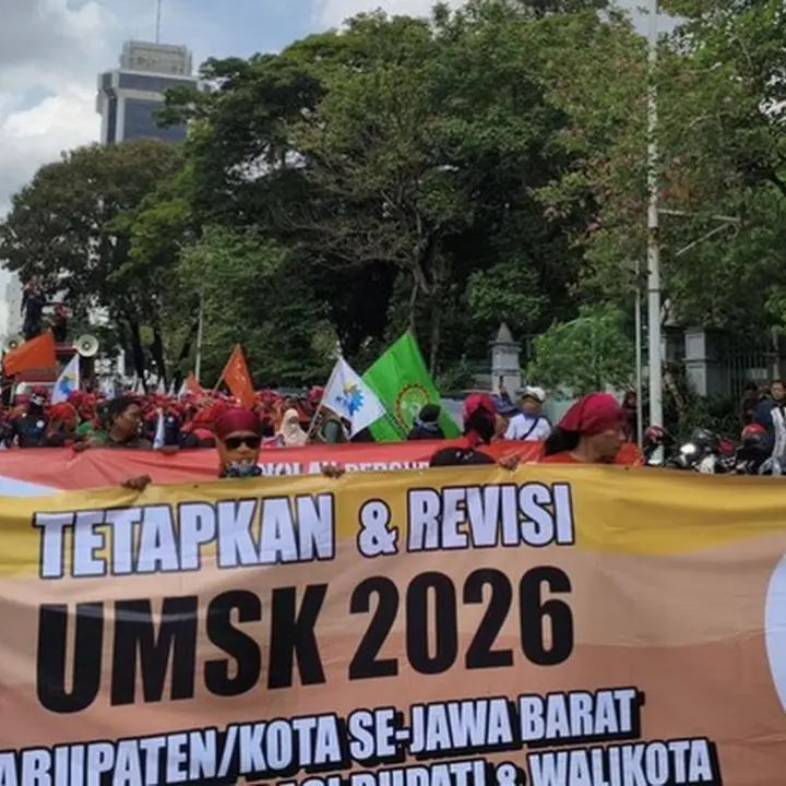 Buruh Geruduk Patung Kuda Tolak UMP 2026, Desak Revisi Angka Rp 5,7 Juta
