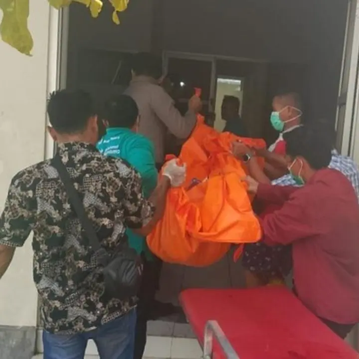 Tiga Sekeluarga Ditemukan Tewas di Situbondo, Pisau dan Ponsel Disita Polisi