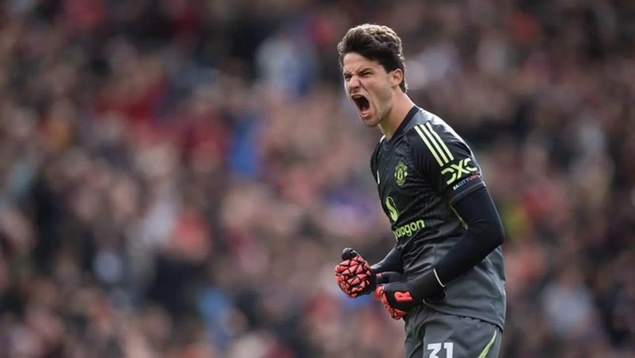 Senne Lammens Dipuji Oleh Peter Schmeichel. (foto: Visionhaus/getty Images/visionhaus)