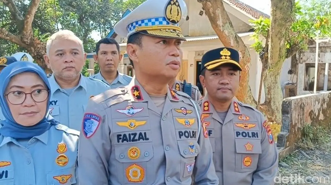 Foto Dirgakkum Korlantas Polri Brigjen Faizal : (m Rofiq/detikjatim)
