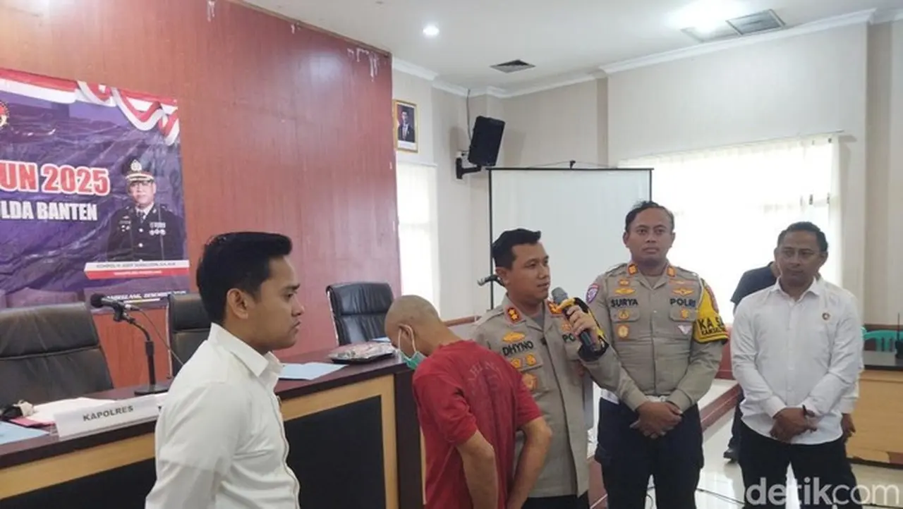 Foto: Polisi Menangkap Nuryana (21) Terkait Kasus Pembegalan Terhadap Tukang Ojek Pangkalan. Nuryana Dianggap Berniat Untuk Menguasai Harta Benda Korban. (aris R/detikcom)