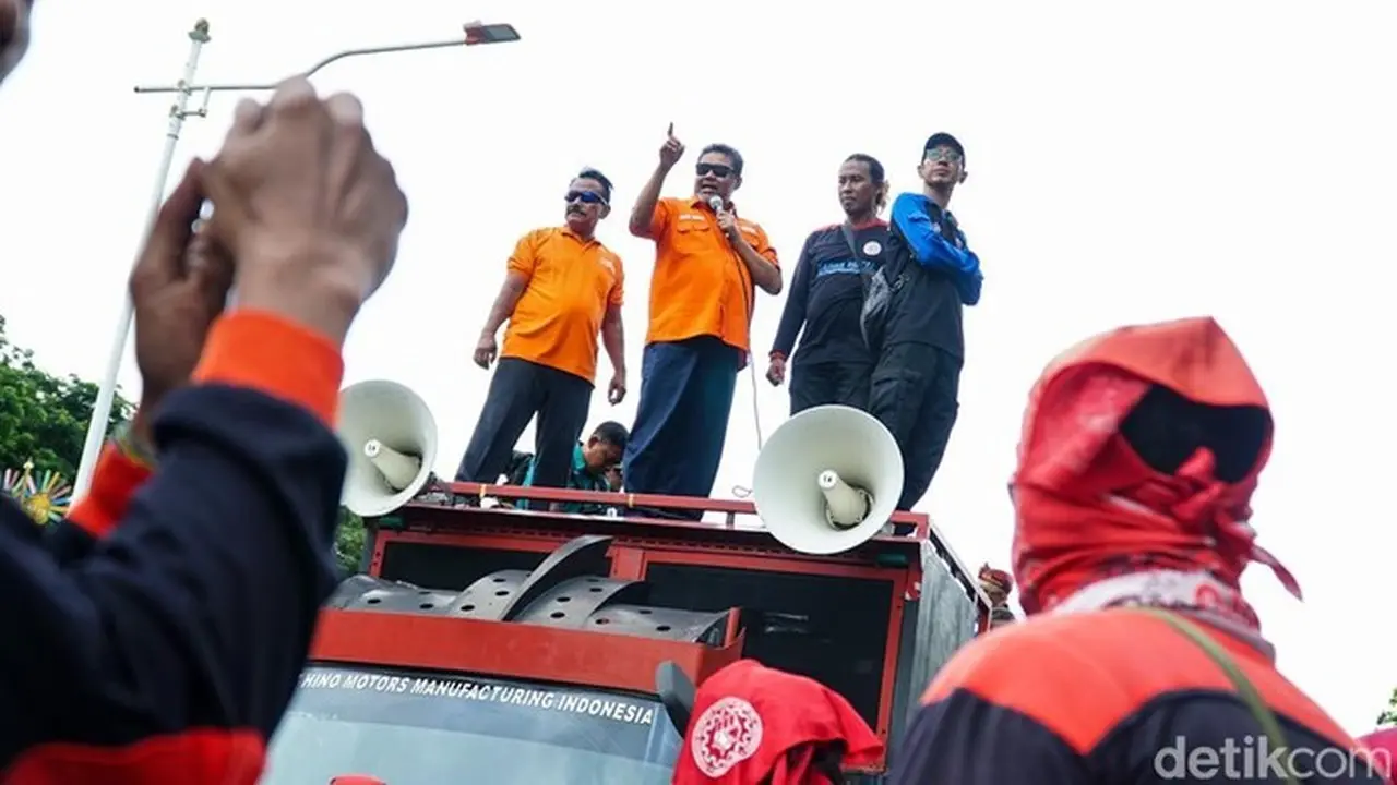 Foto Demo Buruh Tolak Ump Dki: (muhammad Firman/detikfoto)