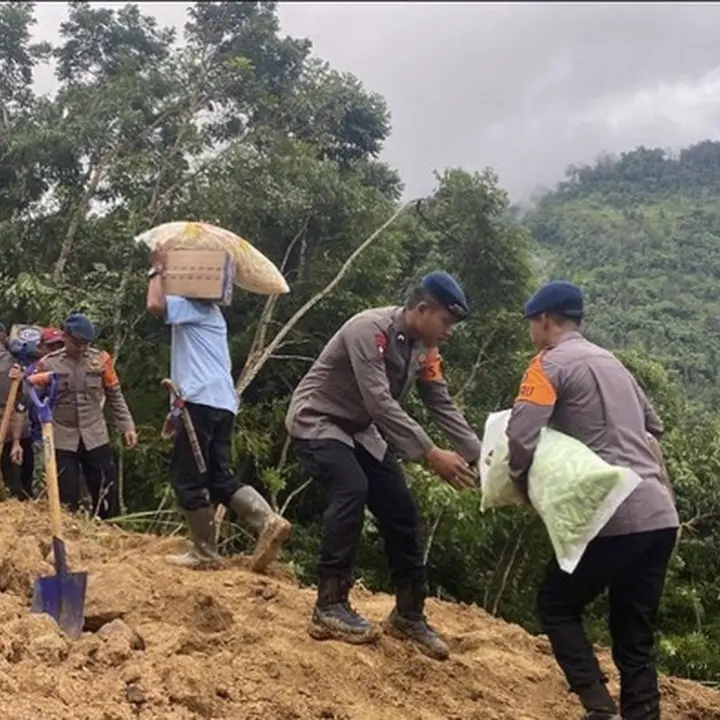 Longsor Cibeber Lebak: Polda Banten Evakuasi Warga Terdampak Bencana