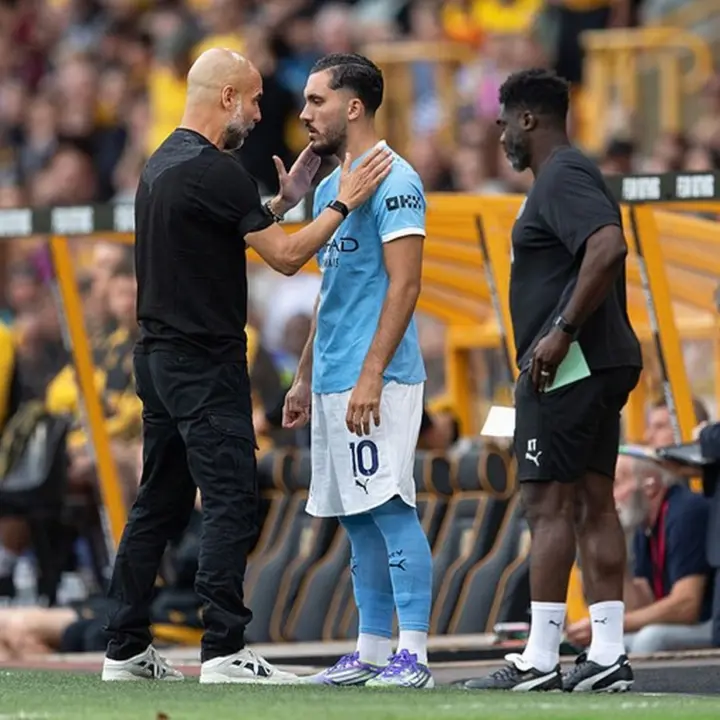 Pep Guardiola Ungkap Perasaannya pada Rayan Cherki: Kadang Marah, Kadang Ingin Cium