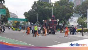 Demo Buruh Tolak UMP Jakarta Bubar, Arus Lalu Lintas Medan Merdeka Selatan Kembali Normal