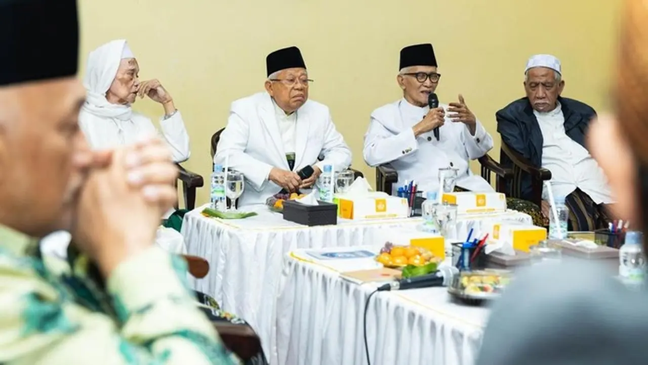 Katib Aam Pengurus Besar Nahdlatul Ulama (pbnu) Prof Mohammad Nuh (kedua Dari Kanan) (foto: Dok. Istimewa)