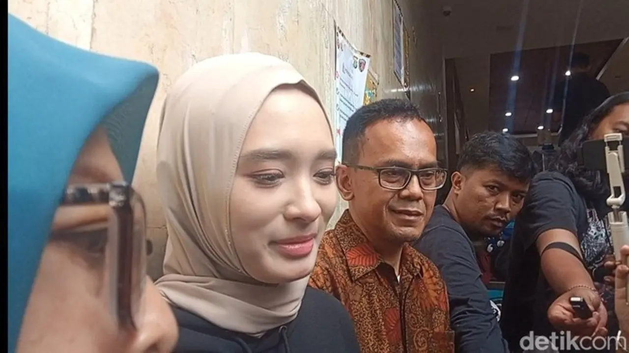 Inara Rusli Saat Ditemui Di Polda Metro Jaya. Foto: Ahsan/detikhot