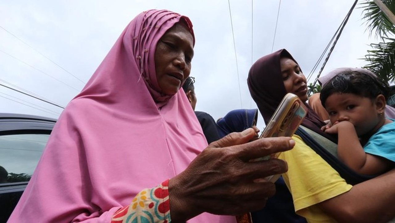 Sinyal Kembali Pulih di Aceh Tamiang, Warga Lega Bisa Berkomunikasi Pasca Bencana Sinyal Kembali Pulih di Aceh Tamiang, Warga Lega Bisa Berkomunikasi Pasca Bencana