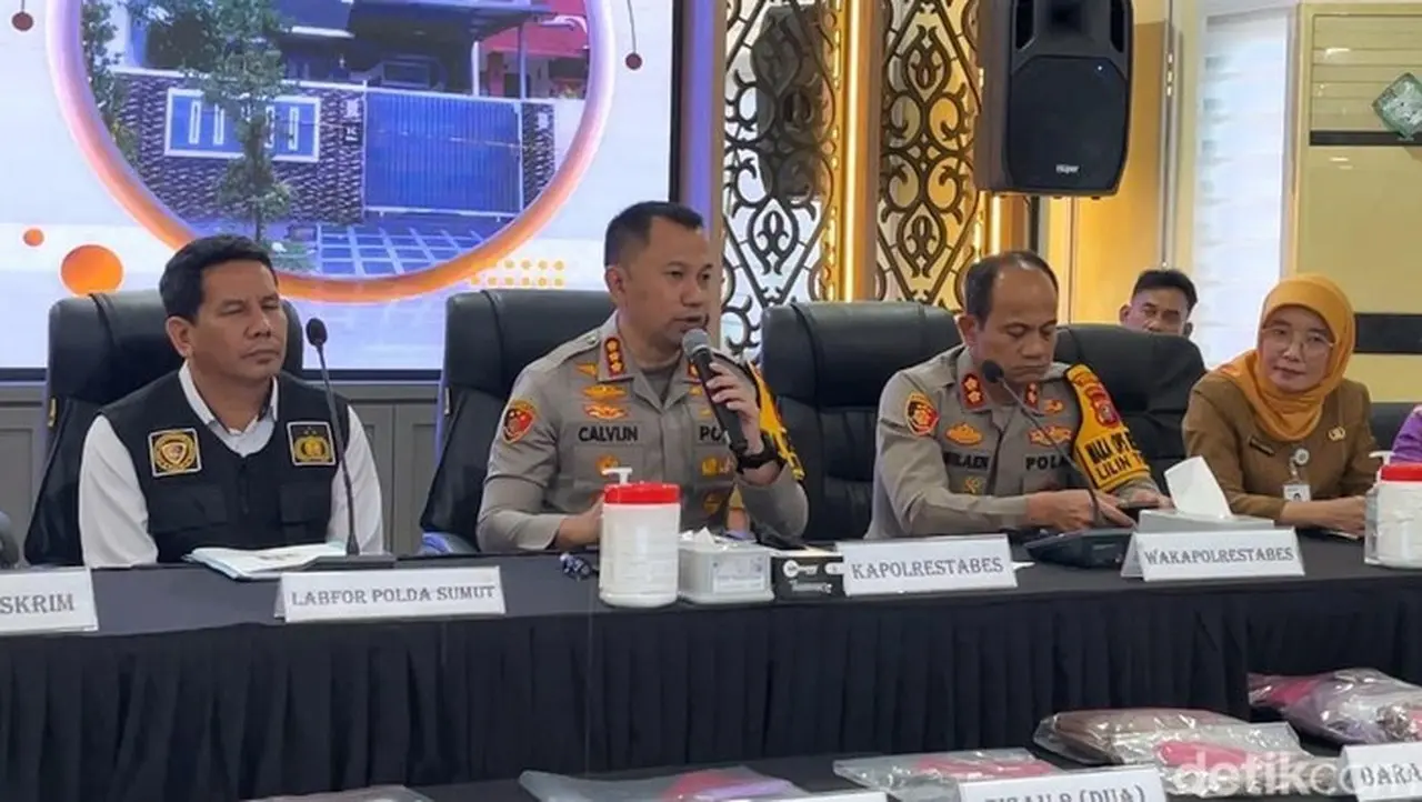 Kapolrestabes Medan Komnes Jean Calvijn Simanjuntak Saat Konferensi Pers. (finta Rahyuni/detiksumut)