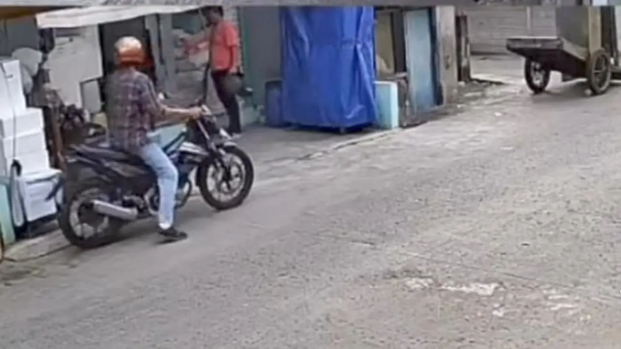 Viral Uang Dan Ponsel Nenek Penjaga Warung Di Jakut Dicuri (dok. Istimewa)