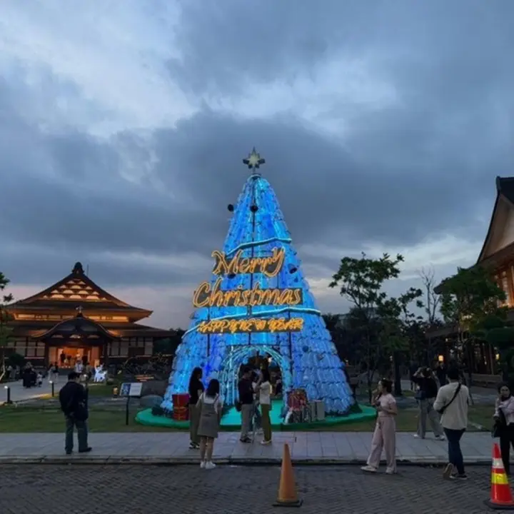 Gereja di Jakarta Sulap Galon Bekas Le Minerale Jadi Pohon Natal Raksasa 15 Meter