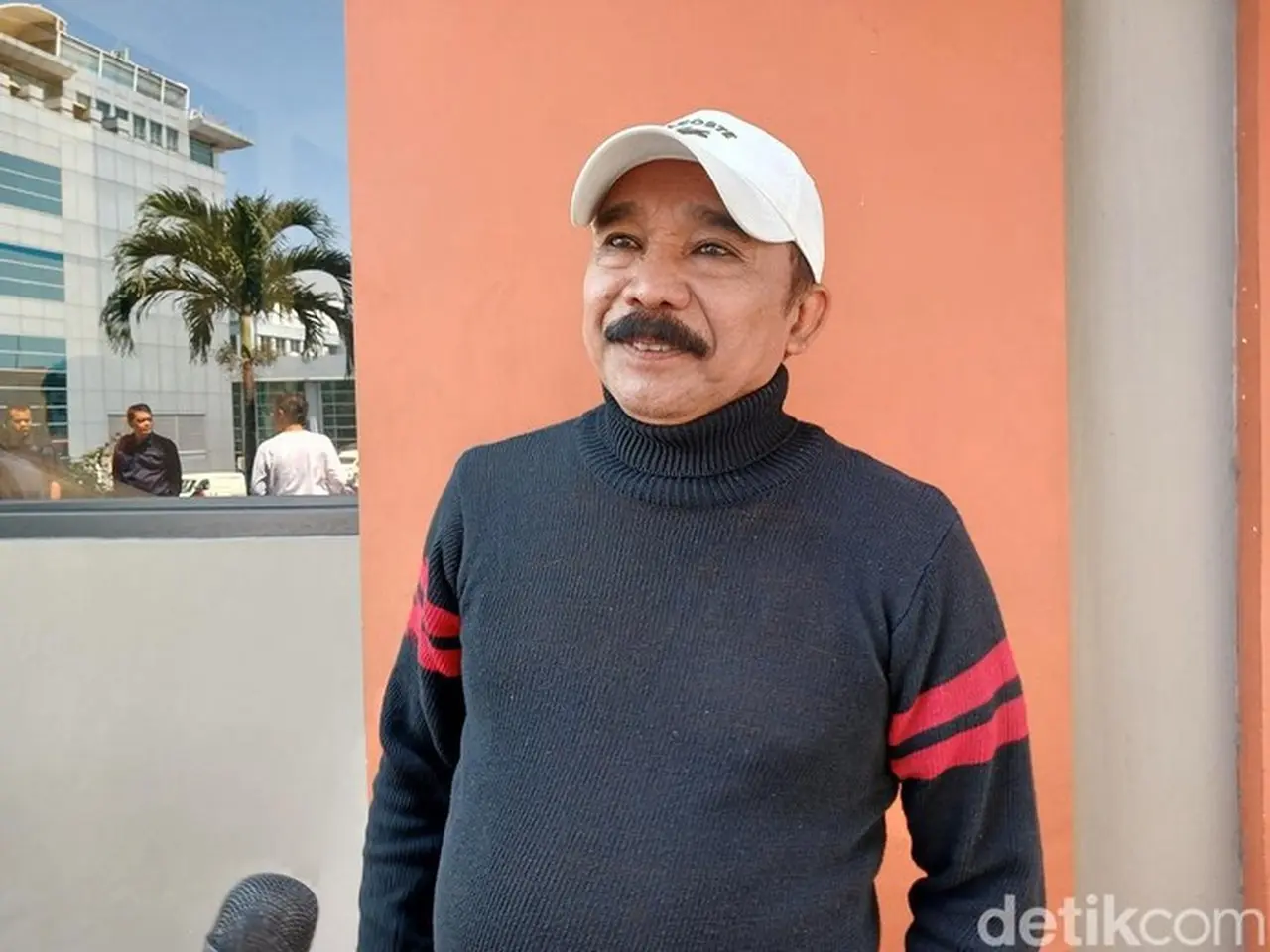 Opie Kumis Galang Donasi Untuk Korban Bencana Di Sumatera. (foto: Febri/detikhot)