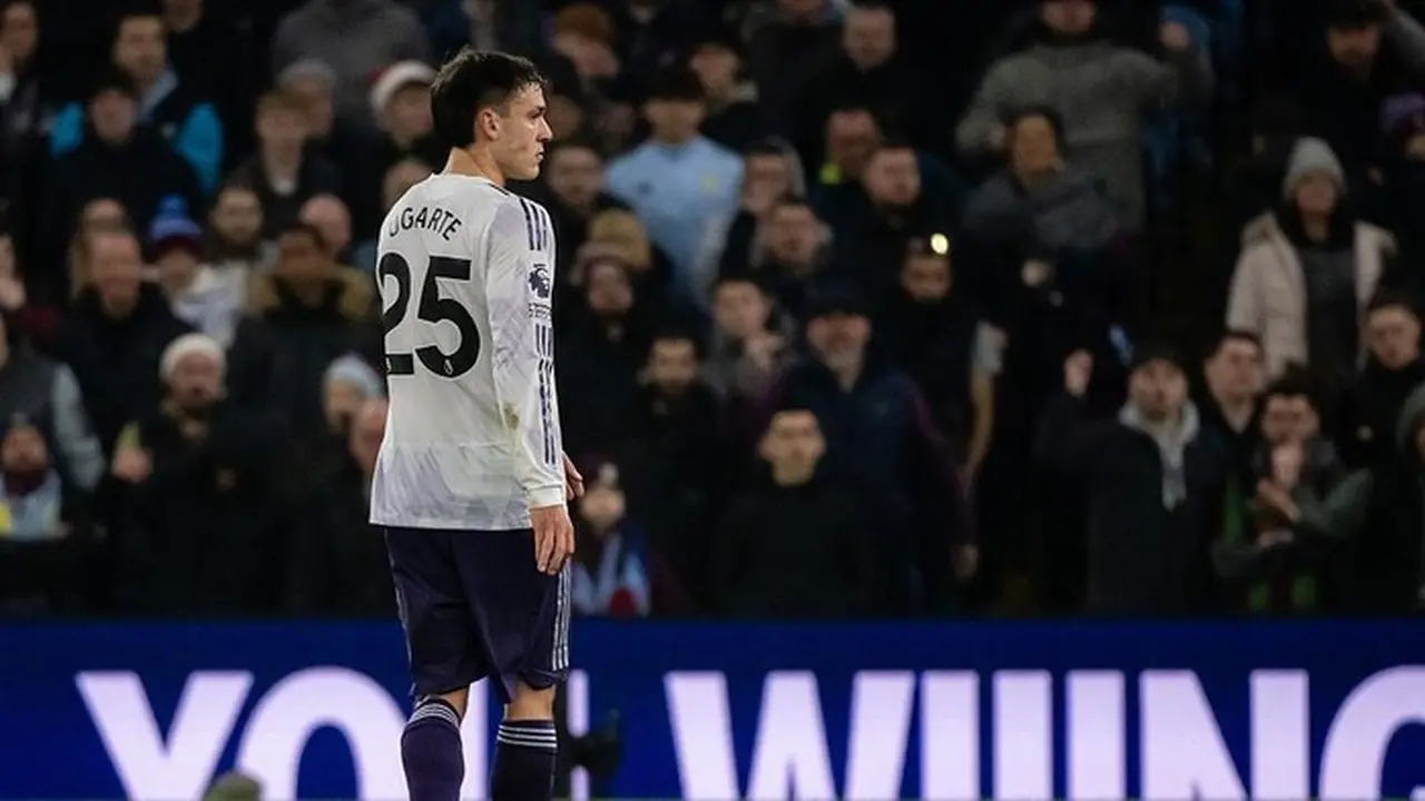 Manuel Ugarte Menuju Pintu Keluar Manchester United. (foto: Manchester United Via Getty Imag/ash Donelon)