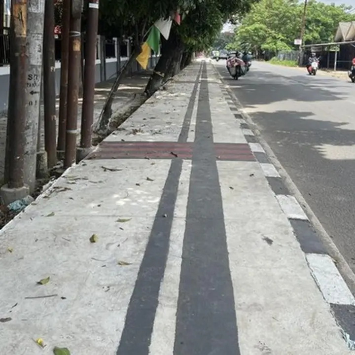 Guiding Block Dicat Kuning Lalu Abu-abu di Tangsel, Warga Harap Konsisten