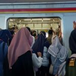 Anak Kereta Musiman Diimbau Hindari KRL Jam Sibuk Saat Liburan Akhir Tahun