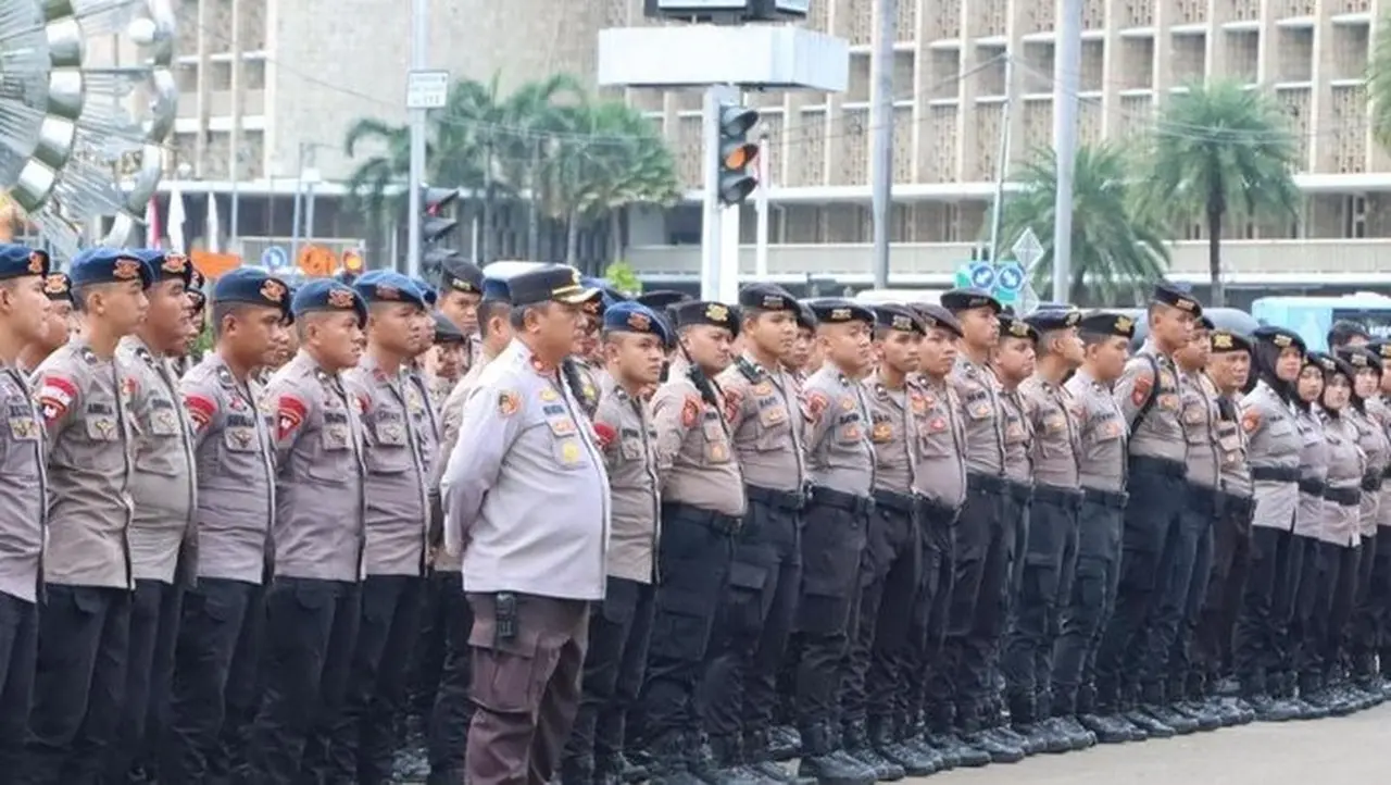Sejumlah Anggota Polri Mengikuti Apel Pengamanan Demo Di Jakarta, Senin (29/12/2025). (foto: Antara/ho Humas Polres Metro Jakpus)