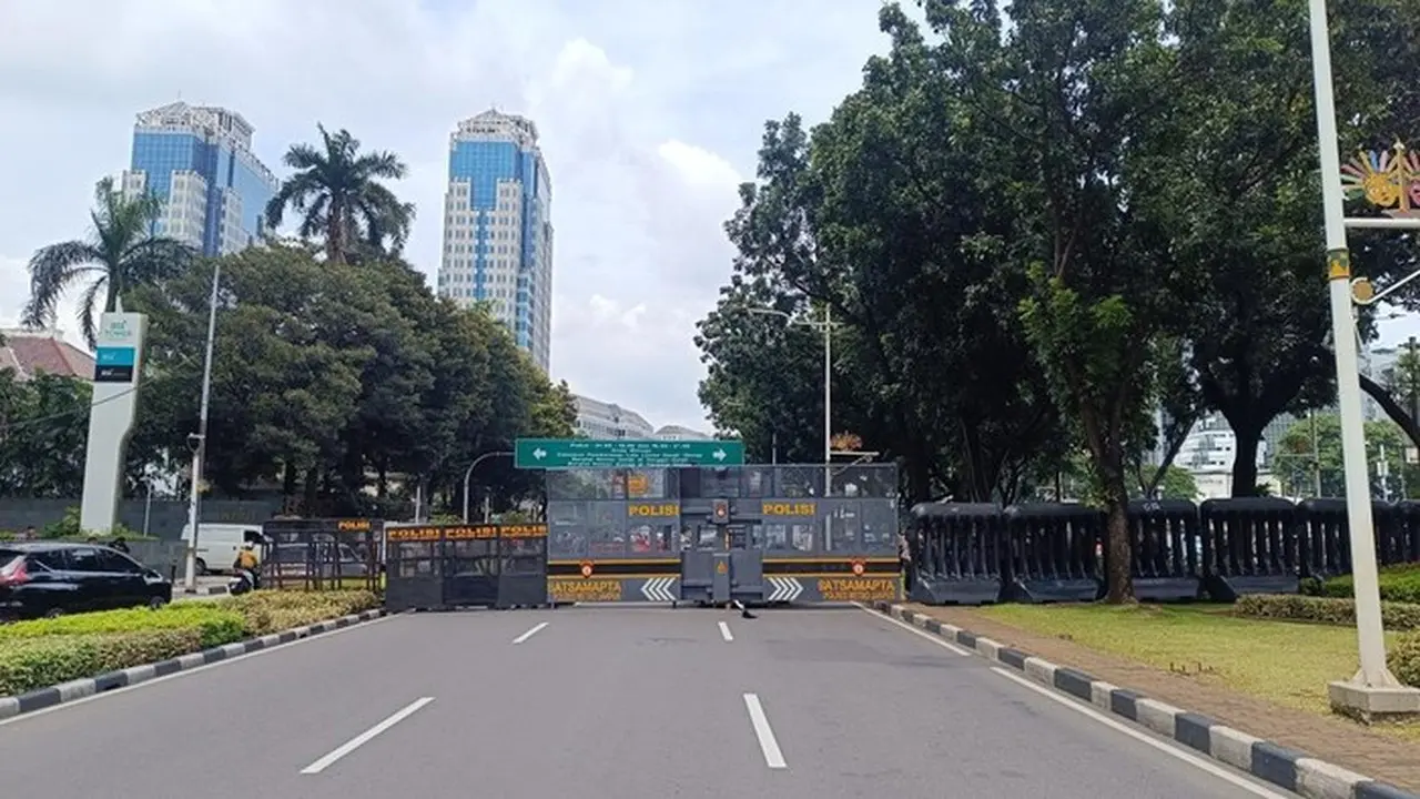 Foto: Jalan Medan Merdeka Selatan Arah Jl Mh Thamrin Ditutup (rizky/detikcom)