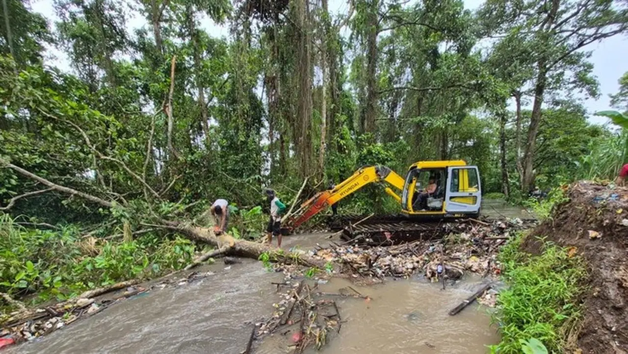 Foto: Pembersihan Hulu Sungai Di Banten Untuk Mencegah Banjir (dok. Istimewa)