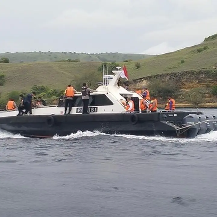 Cuaca Buruk Hambat Pencarian Pelatih Valencia dan Dua Anaknya di Perairan Komodo